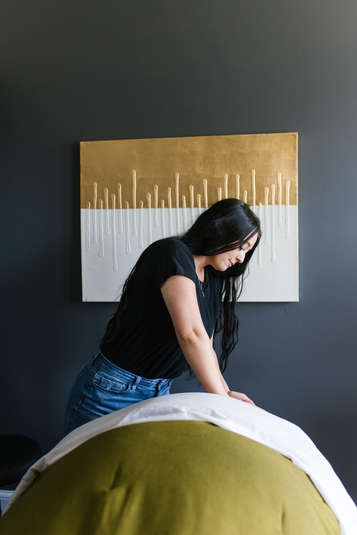 Massage Therapist giving a massage to a client at Urban Oasis Nashville Spa